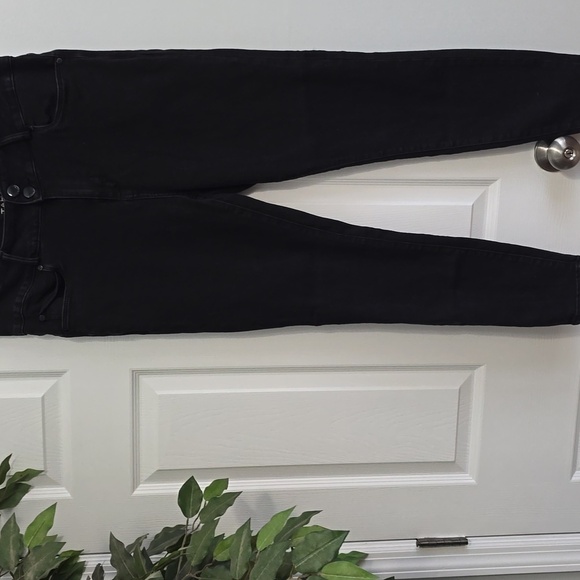 EUC Tahari black jeans - Picture 1 of 8